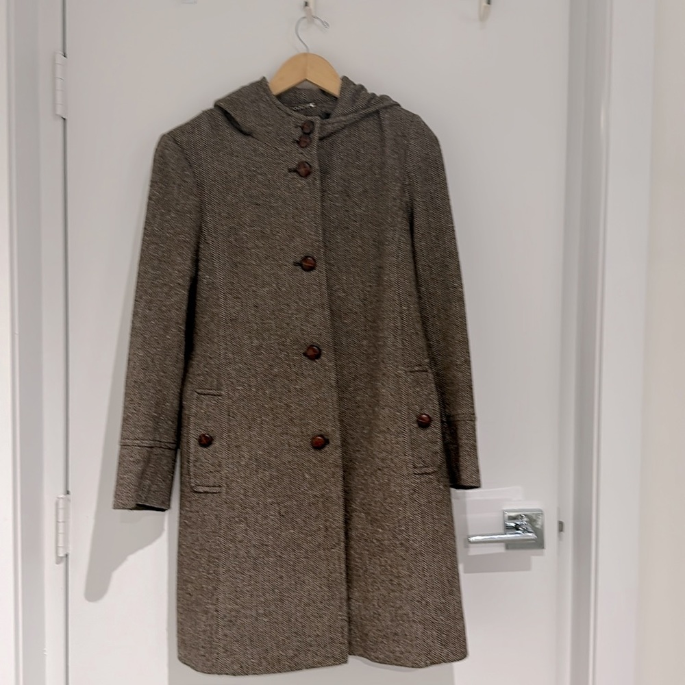 DKNY wool tweed coat! Beautiful condition. Great for Fall or Spring weather.